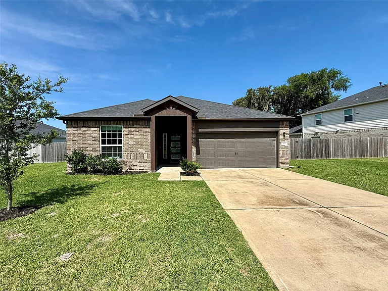 307 Twin Lakes Blvd W — Photo 1