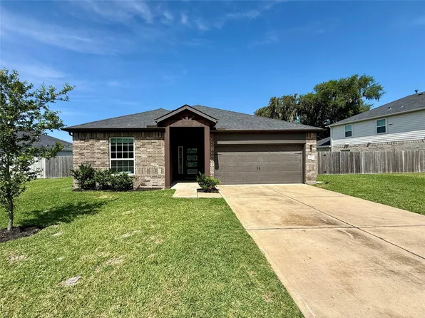 307 Twin Lakes Blvd W, West Columbia, TX 77486