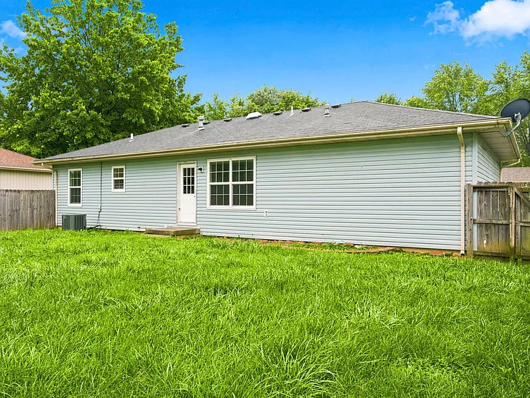 511 E Dyann Dr — Photo 20