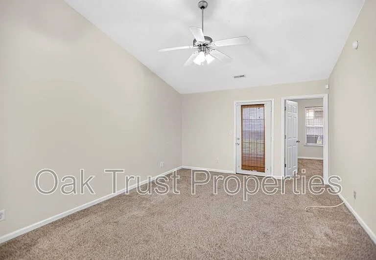 7939 Vermont Rd — Photo 17