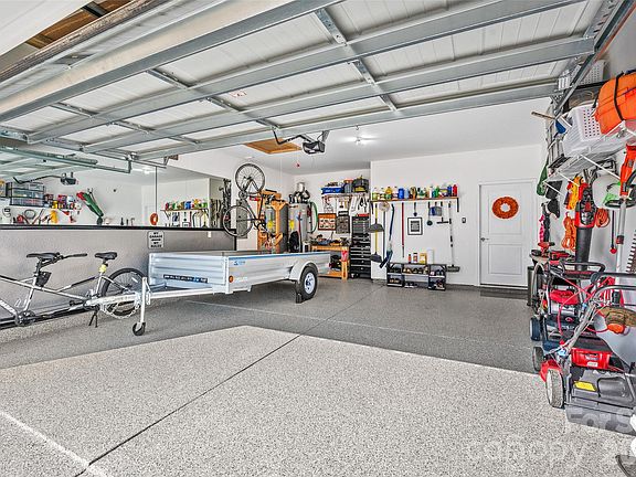 5th image of 263 Hamptons Cove Rd