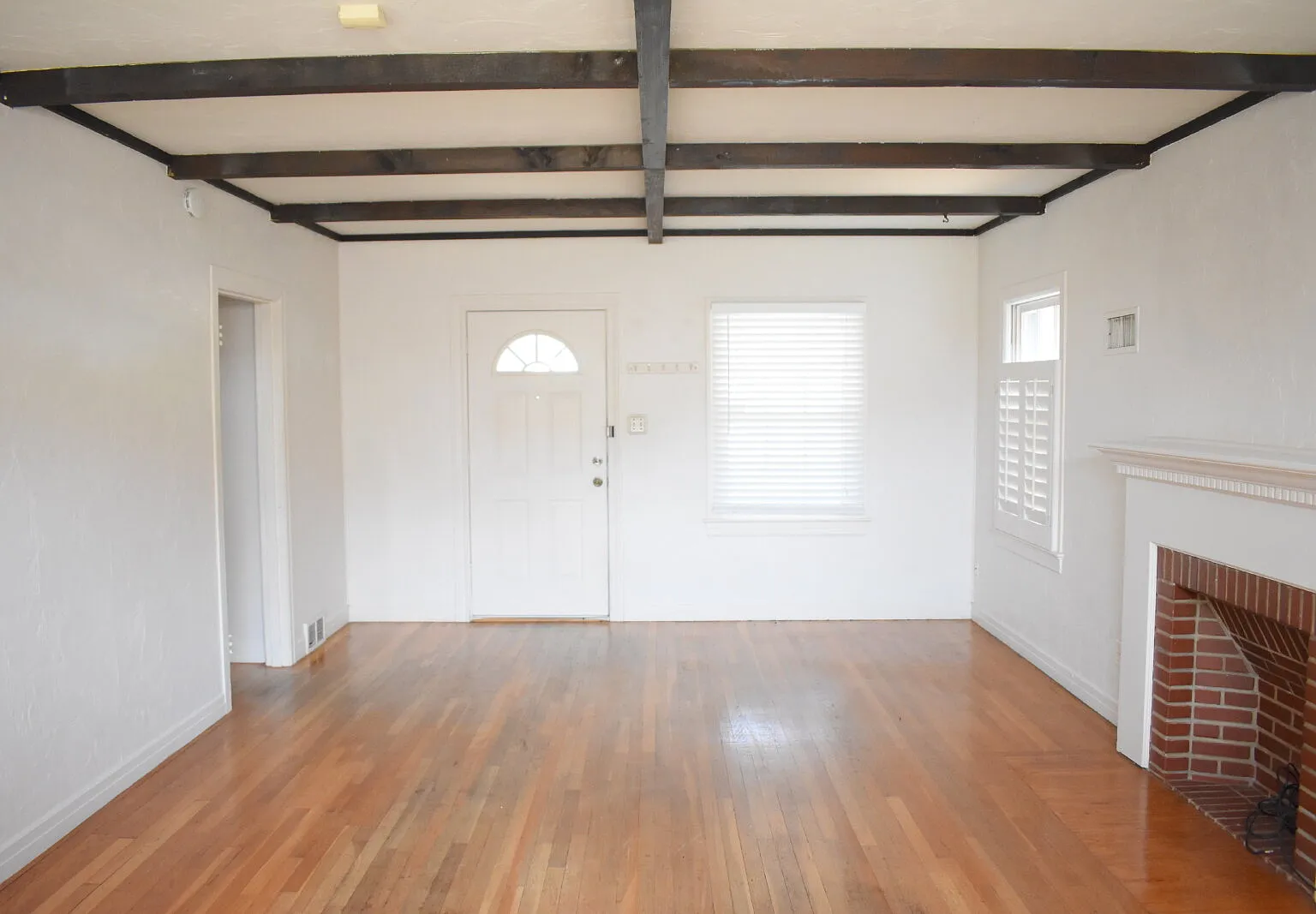 3 bed, 2.0 bath, 1200 sqft, $1,250 — Photo 2