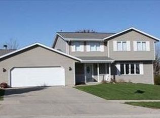 118 Erin Ct, West Bend, WI 53095