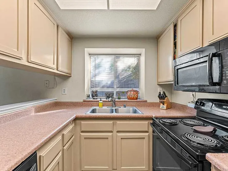 1001 Cirby Oaks Way — Photo 7