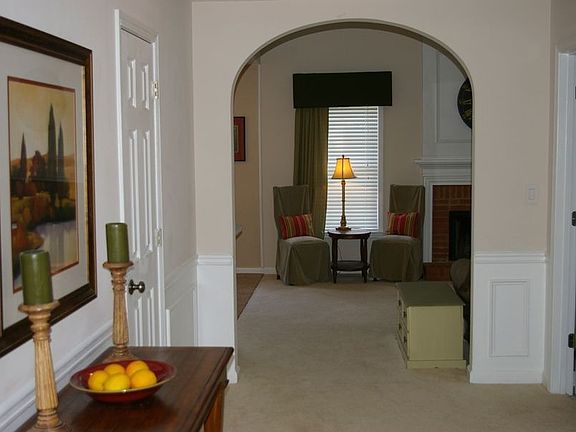 Entry Hall w/ arch 