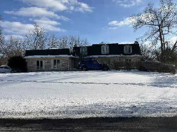 3033 E Hickory Ln, Crete, IL 60417