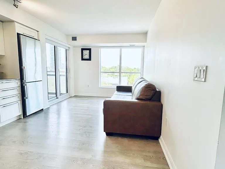 275 Village Green Sq #422 — Photo 3