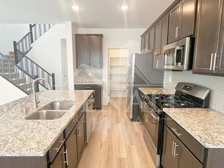 1365 W Bluejay Dr — Photo 8