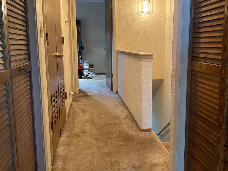 Hallway to 2nd bedroom