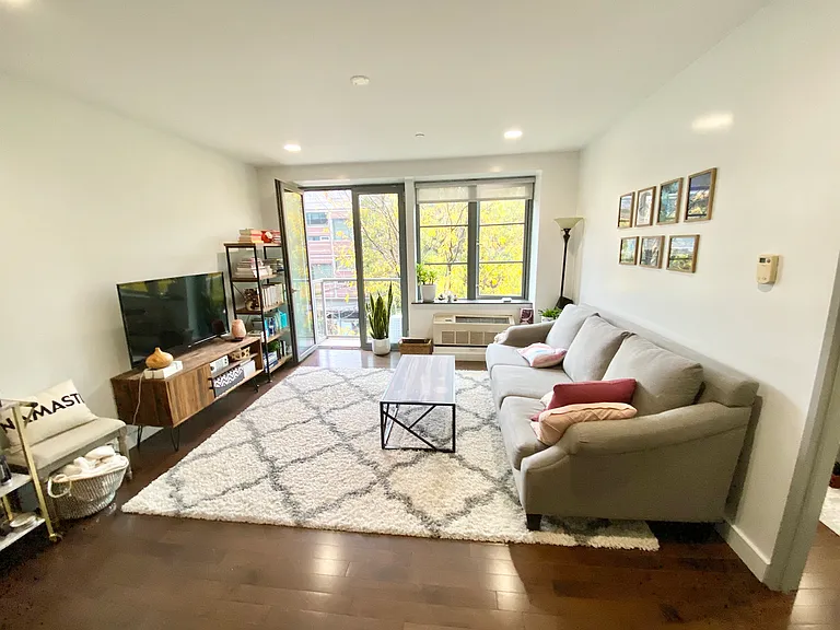 155 N 4th St #3C — Photo 1