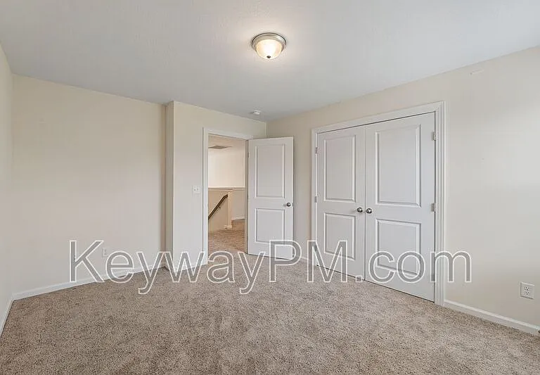 585 Hampton Dr — Photo 23