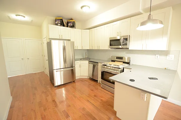 Rented by Miron Realty Group | media 17