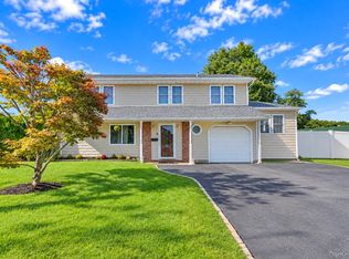11 Palm Street, Central Islip, NY 11722