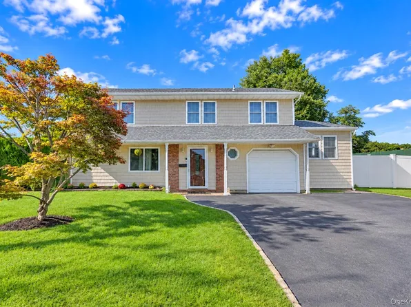 11 Palm Street, Central Islip, NY 11722