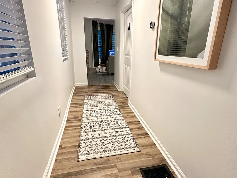 912 E Spring St #1B — Photo 4
