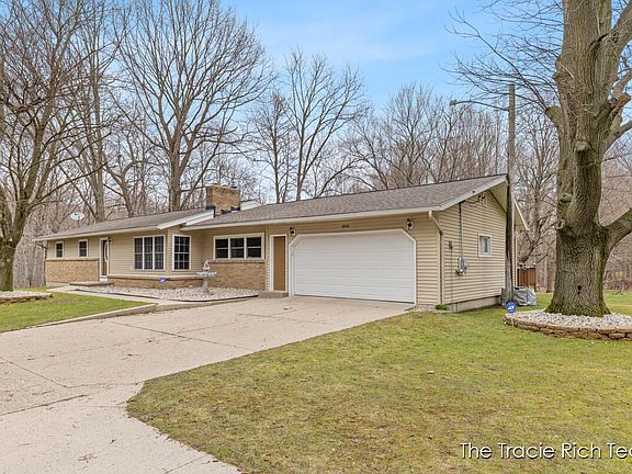 3rd image of 6640 Pine Island Dr NE
