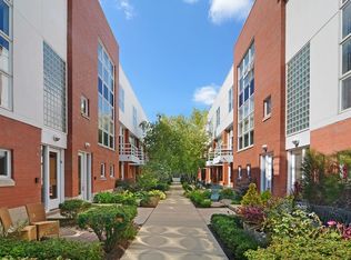 2932 N Wood St, Chicago, IL 60657