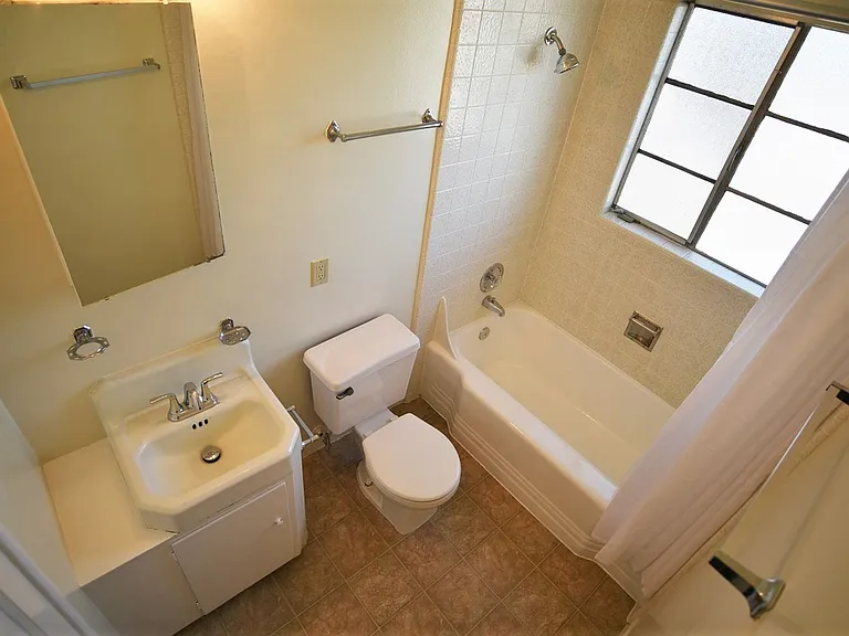 641 Oakland Ave — Photo 9