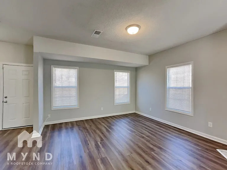6473 Wellesley Dr — Photo 10