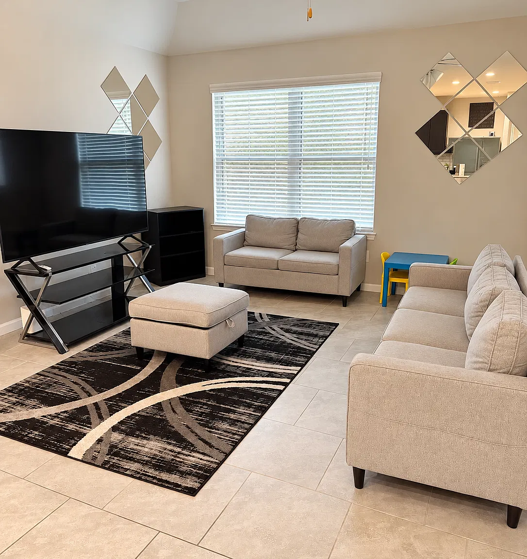 4 bed, 1833 sqft, $2,100 — Photo 1
