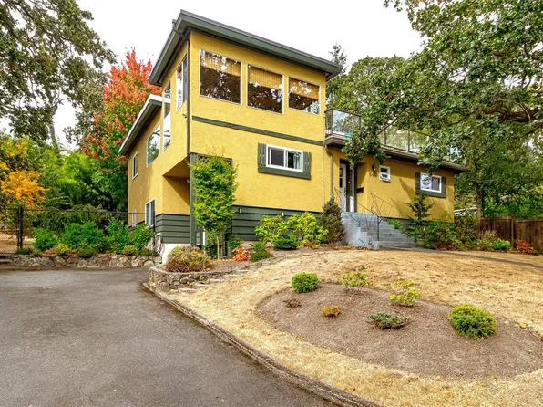 644 Fernhill Rd, Esquimalt, BC V9A 4Y9