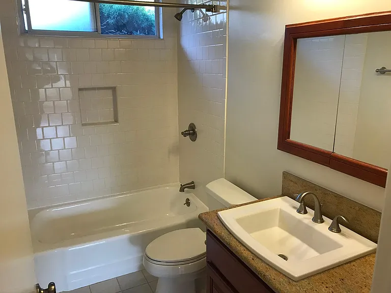 1650 Livonia Ave #7 — Photo 11