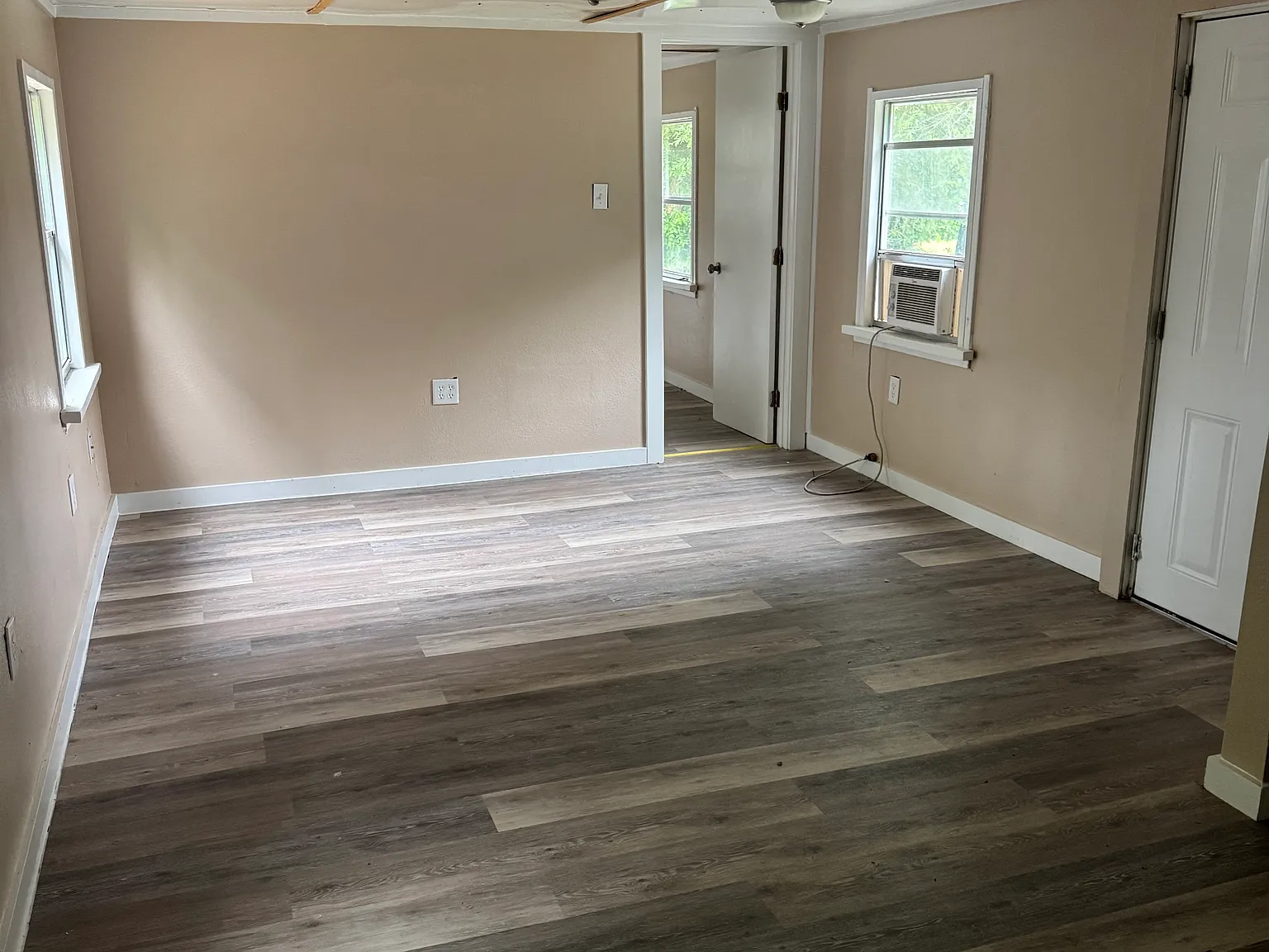 2 bed, 900 sqft, $800 — Photo 3