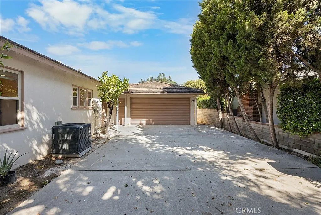 4 bed, 1670 sqft, $4,600 — Photo 3
