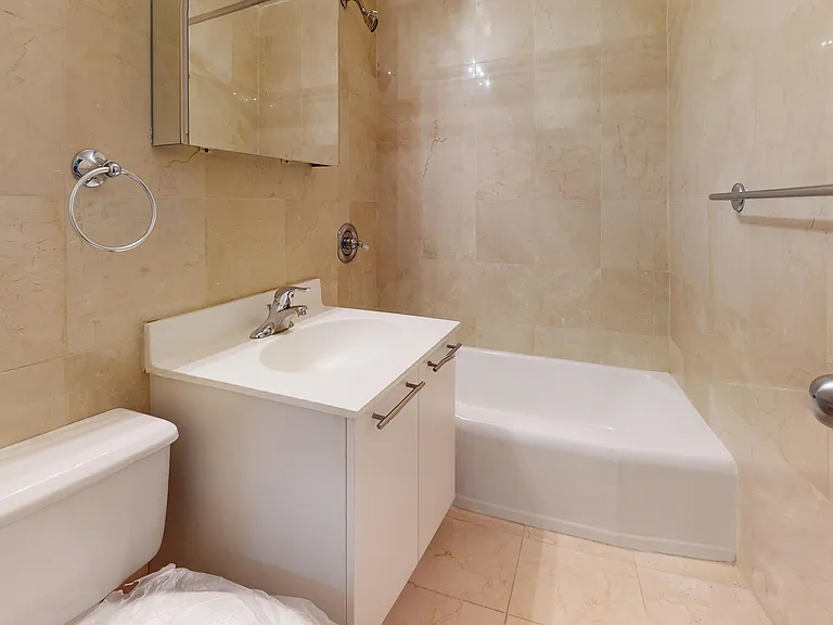 412 E 55th St #2H — Photo 9