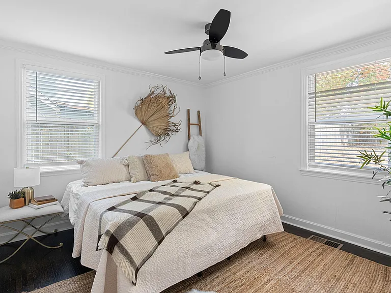 1023 Seymour Ave — Photo 13