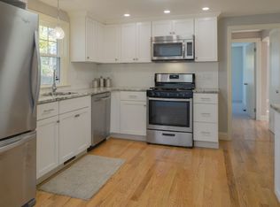 8 B St, Lowell, MA 01851