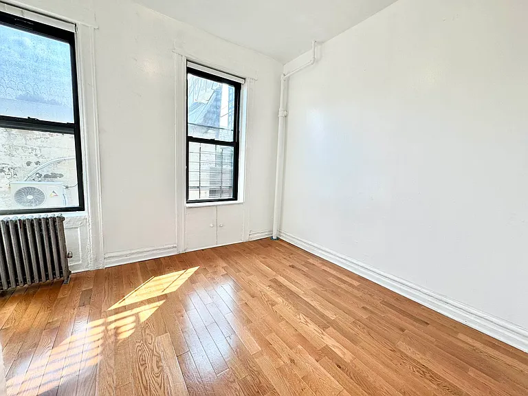 122 31st St #1R — Photo 12