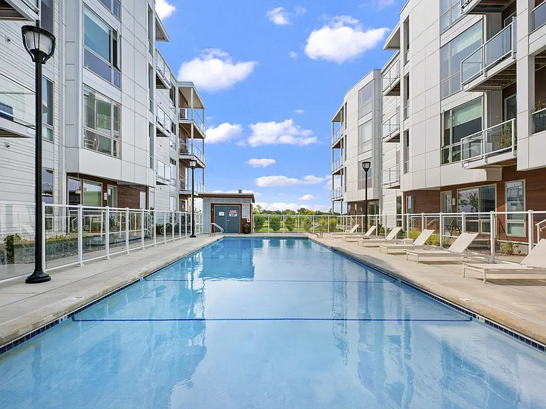 Emerald Row Apartments — Photo 16
