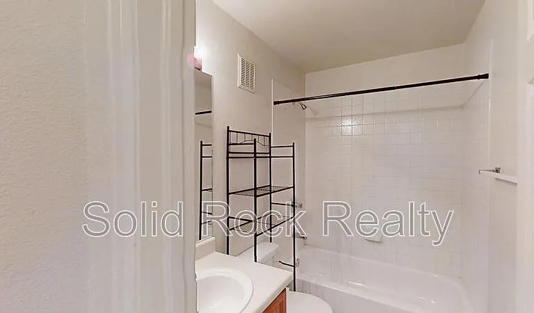 4950 Universal Hts — Photo 12