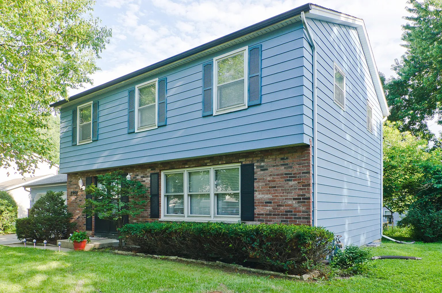 1755 Devonshire Ct photo 1