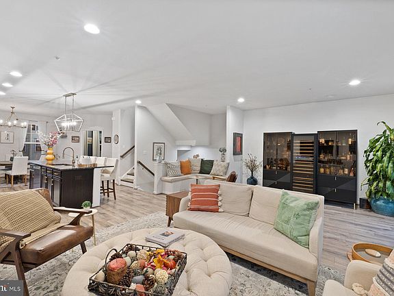 5th image of 15931 Coolidge Ave