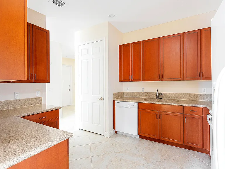 6807 Lakeside Cir N #102-1 — Photo 7