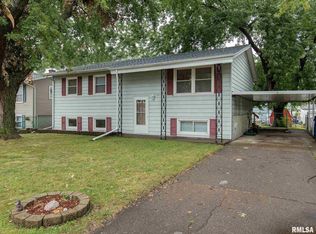 1915 W 70th St, Davenport, IA 52806