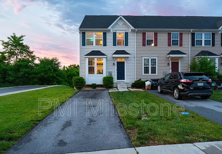 367 Ontario Dr #FALLING WATERS — Photo 2