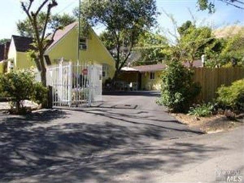 3rd image of 3838 Manzanita Dr