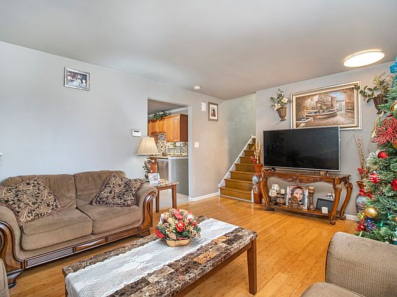 5th image of 815 Longwood Dr