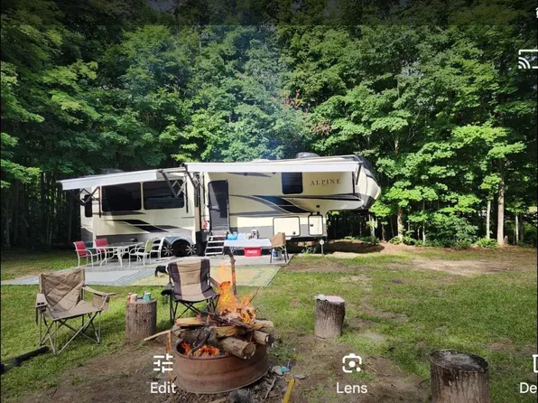 11355 Berry Creek Valley Rd, Petoskey, MI 49770