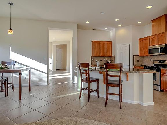 5th image of 1843 Farnham Ave