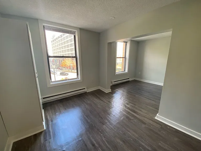 76 Franklin St — Photo 3