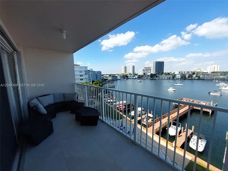 400 Golden Isles Dr #47 — Photo 3