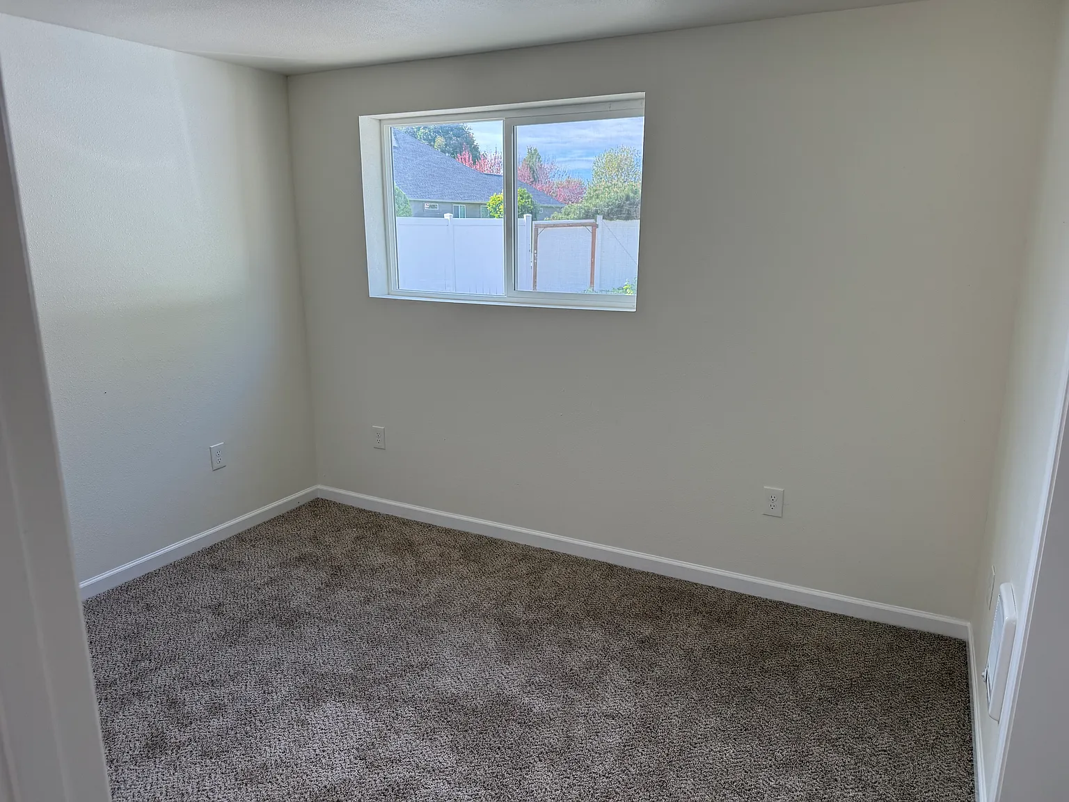 Peaceful and Private 2 Bedroom Home — Photo 3