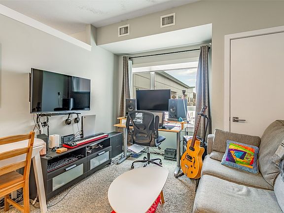 5th image of 722 Valley Rd #515