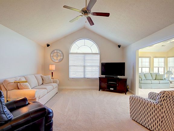 3rd image of 2691 Chateau Dr
