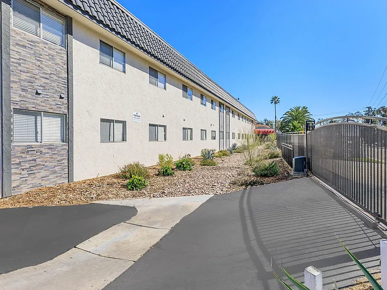 Town and Country Garden Apartments — Photo 26