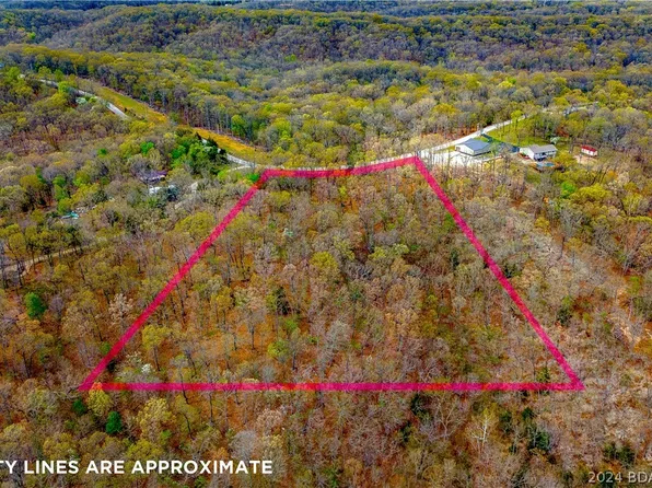 33 Sunrise Memorial Dr, Sunrise Beach, MO 65079